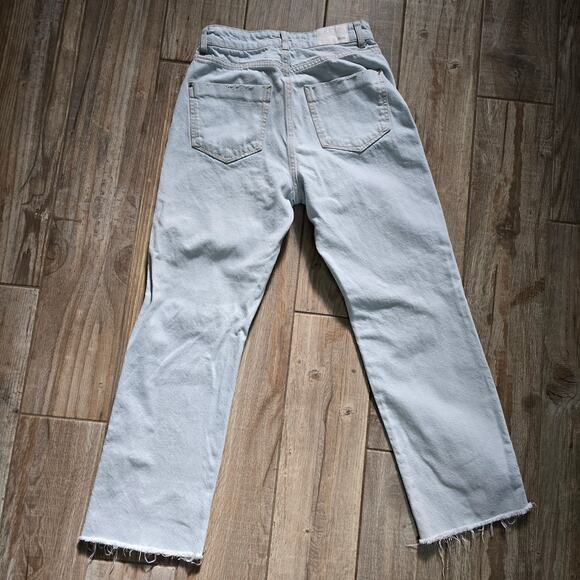 Zara Jeans Light Wash Distressed Design Button Fly Raw Hem Size 4 - Picture 3 of 10